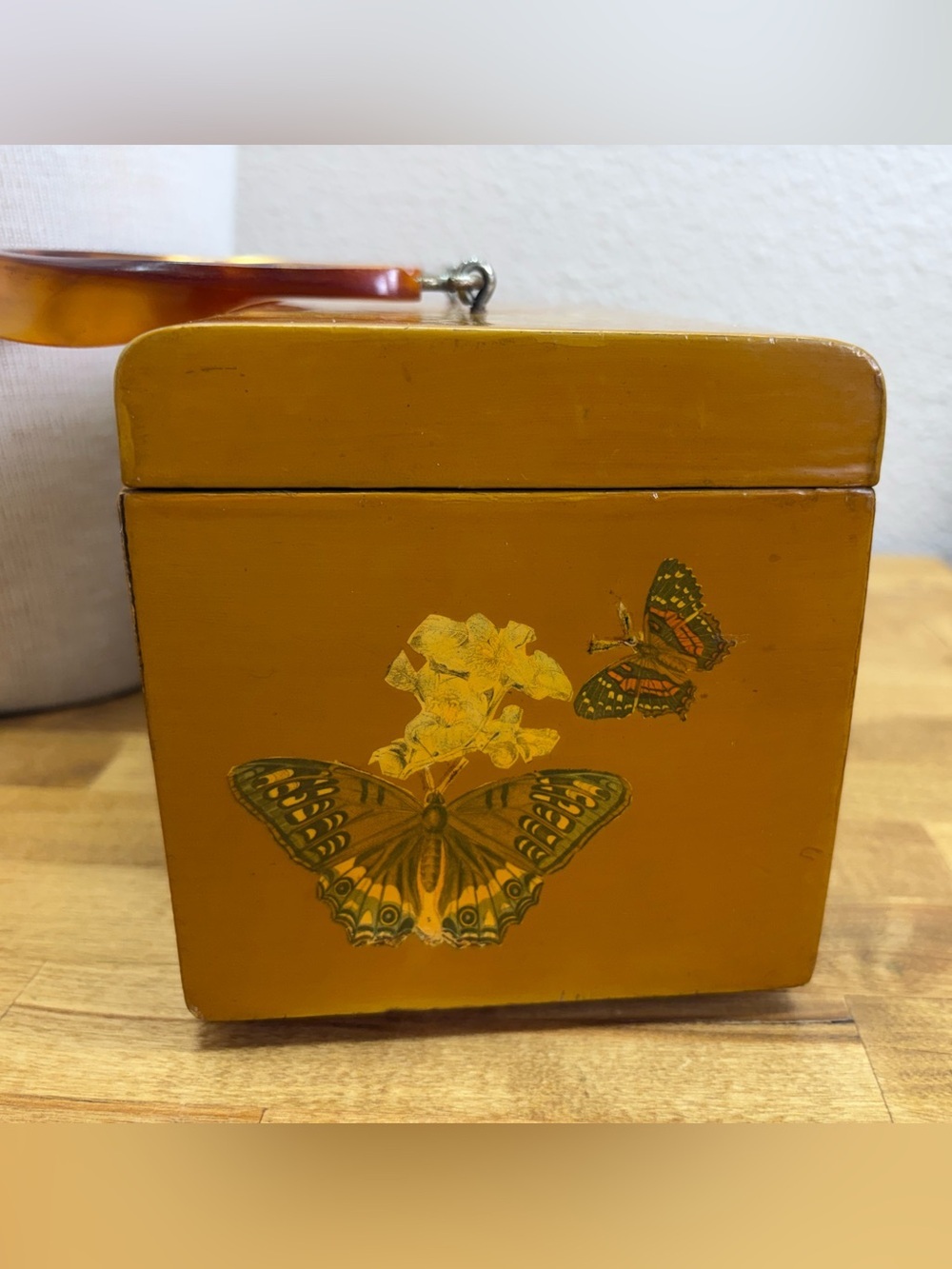 Vintage Butterfly Decoupage Wooden Box Purse Lucite Handle Vanity Case MCM - Picture 5 of 14